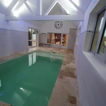 De La Vallee, Piscine Couverte بيت للعطل Vaux-sur-Risle