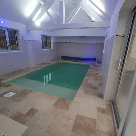 بيت للعطل De La Vallee, Piscine Couverte Vaux-sur-Risle